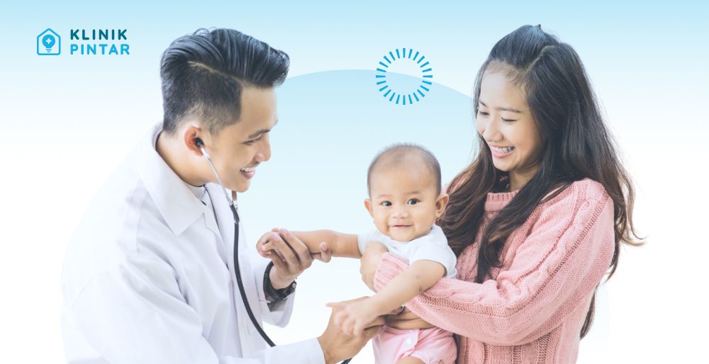 Dokter Spesialis Anak Memeriksa Anak di Klinik Tumbuh Kembang Anak Gratis